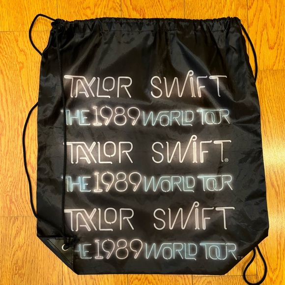 Taylor Swift 1989 World Tour Drawstring Bag - Picture 4 of 5
